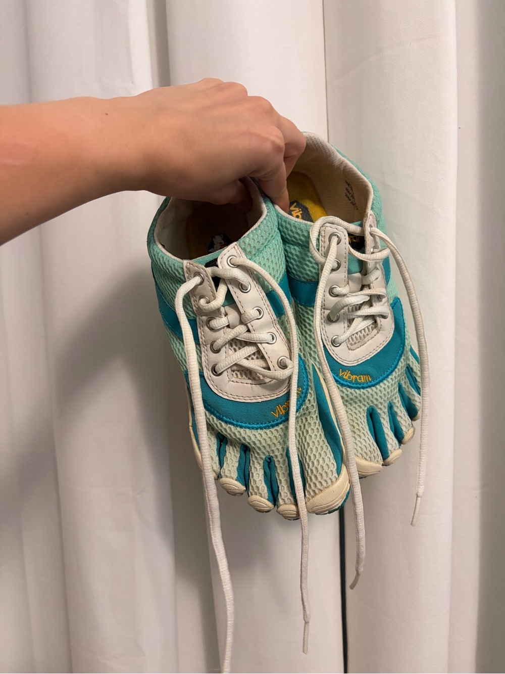 Vibram FiveFingers Teal and White Minimalist Toe Shoes